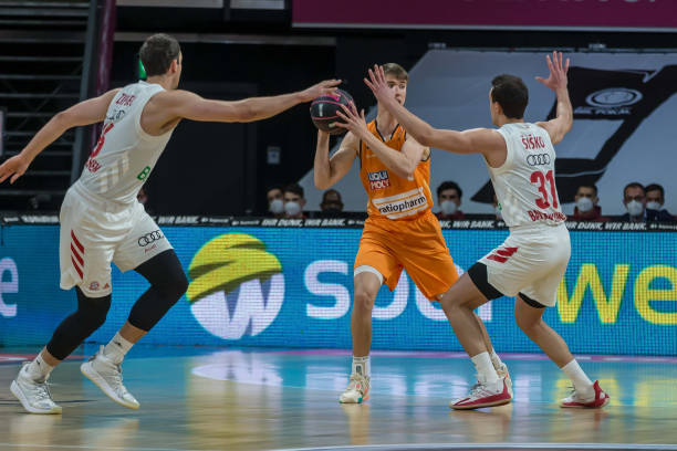 的主力前锋 的主力前锋