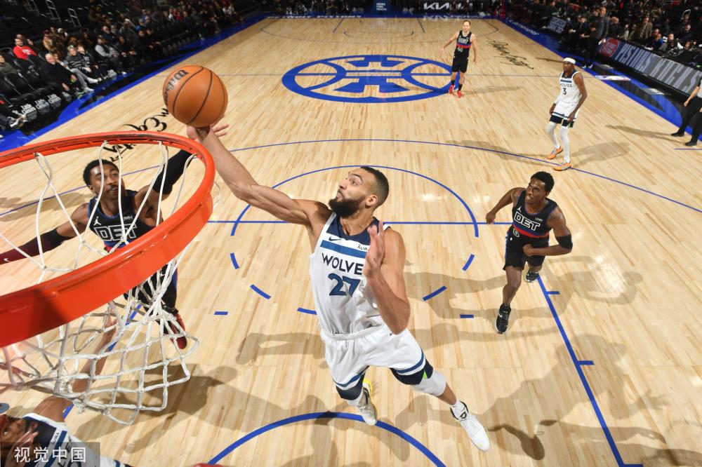 在此效力 在此效力